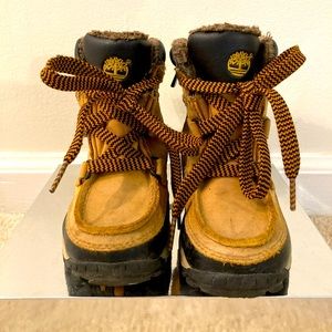 The cutest toddler winter boots! 🤎